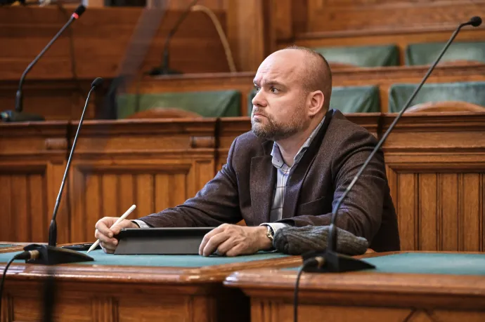 A hivatalt Pálvölgyi Ákos vizsgálati igazgató képviselte a tárgyalóteremben – Fotó: Alföldi Dániel István / Telex