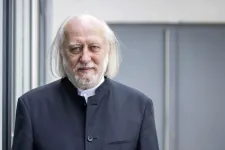 Krasznahorkai: Magyarország egy olyan anya, aki iszik, verekszik, megver minket, mégis szeretem