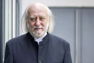 Krasznahorkai: Magyarország egy olyan anya, aki iszik, verekszik, megver minket, mégis szeretem