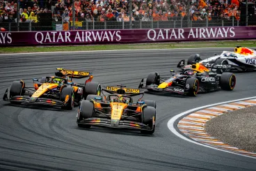 Verstappen az évszázad fordítására készül, a McLaren csak magának szúrhatja el