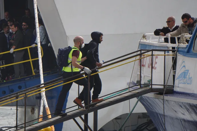 Keményebb menekültügyi szabályok mögött állt össze ismét a jobboldali többség az EP-ben