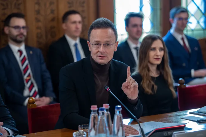 Szijjártó Péter az Országgyűlés külügyi bizottságának hétfői ülésén – Fotó: Bődey János / Telex