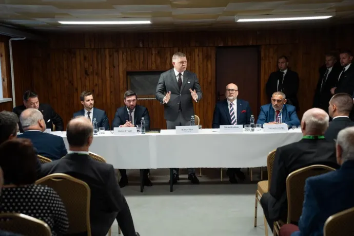 Robert Fico a szlovák kormány kihelyezett ülésén Felsőodorban 2025. november 26-án – Forrás: Robert Fico / Facebook