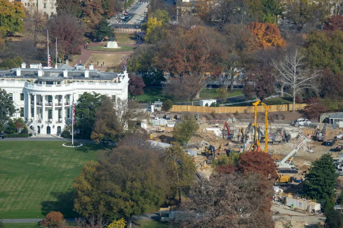 Akkorára nőtt Trump Fehér Ház mellé álmodott báltermének terve, hogy lecserélték az építészcéget