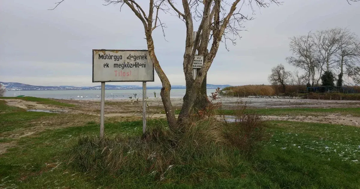 Elkerítették a korábban szabadstrandként használt fonyódi telket, amire 99 lakásos lakóparkot építene a Cordia