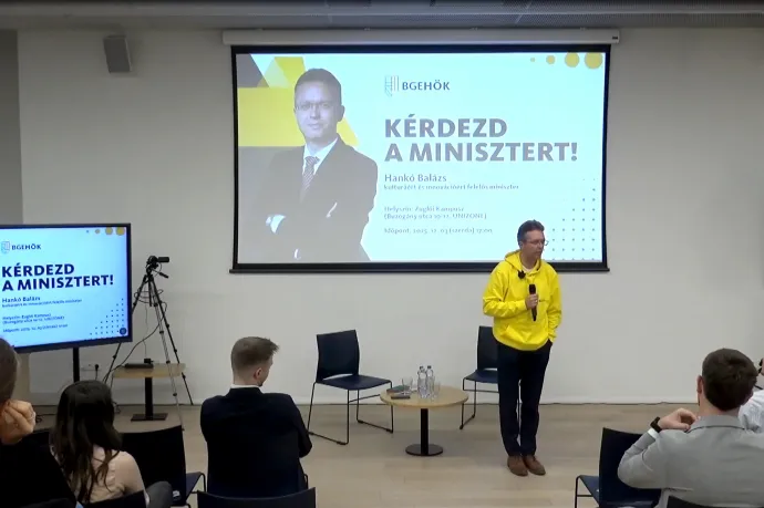 Önök lopták el a pénzt! – kiabálásba torkollt Hankó Balázs vitája egy egyetemistával a BGE-n