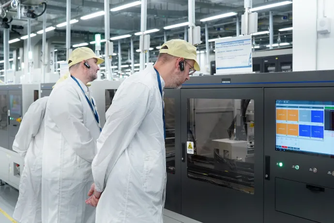 Zárt gyártósor a Honor sencseni üzemében – Fotó: Honor