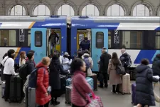 Ritkán öröm, ha késik a vonat, de ilyenkor sem mindegy, hogyan szállunk fel rá