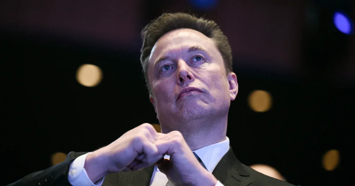 Eddig példátlan okból kapott uniós bírságot az X