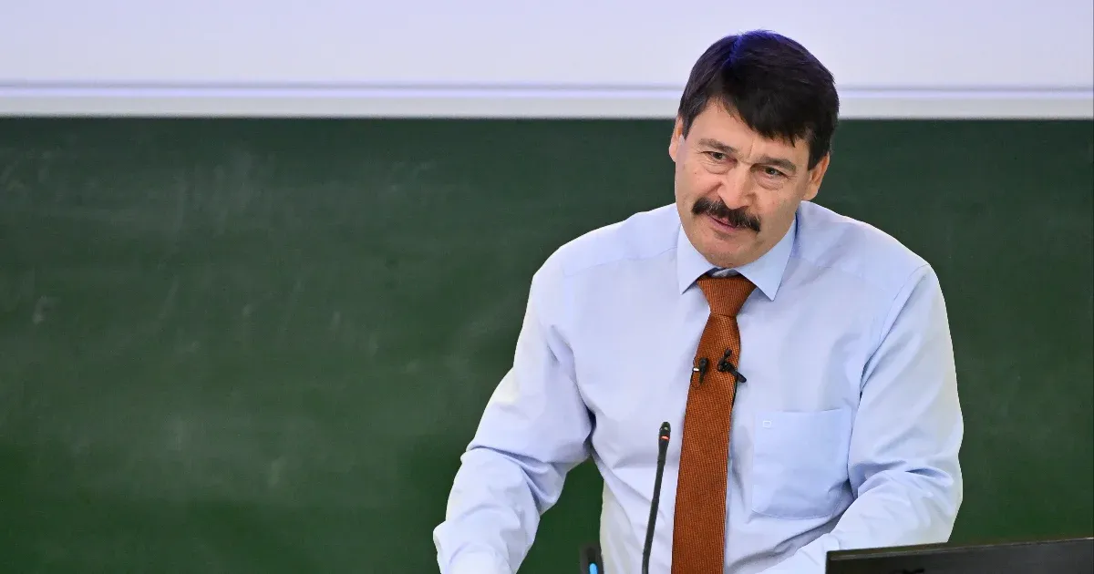 Áder Jánost nem lecserélték, hanem átrakták egy még nagyobbra tervezett DPK-gyűlésre