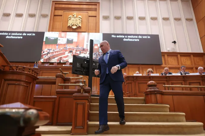 Benyújtották a bizalmatlansági indítványt a Bolojan-kormány ellen