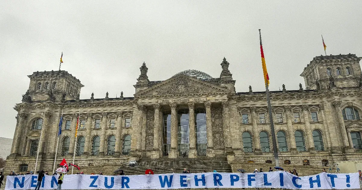 A német parlament az önkéntes katonai szolgálatot szélesíti, ami lépés lehet a kötelező sorkatonaság felé