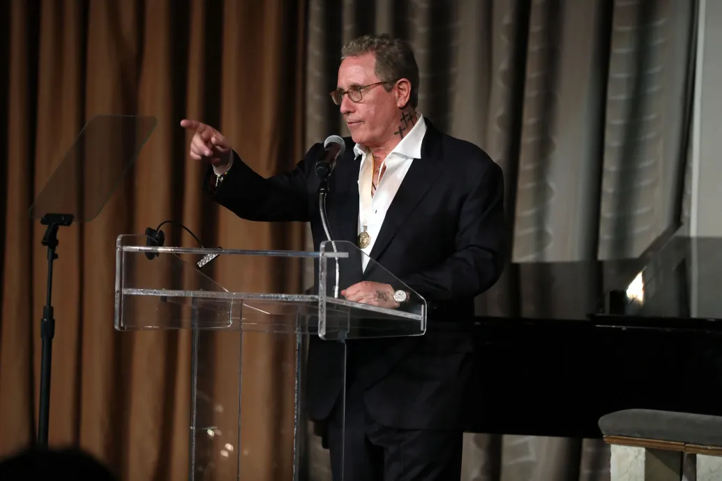 Egy közös kikötő és egy email miatt Andrew Farkas neve is előkerült az Epstein-aktákból