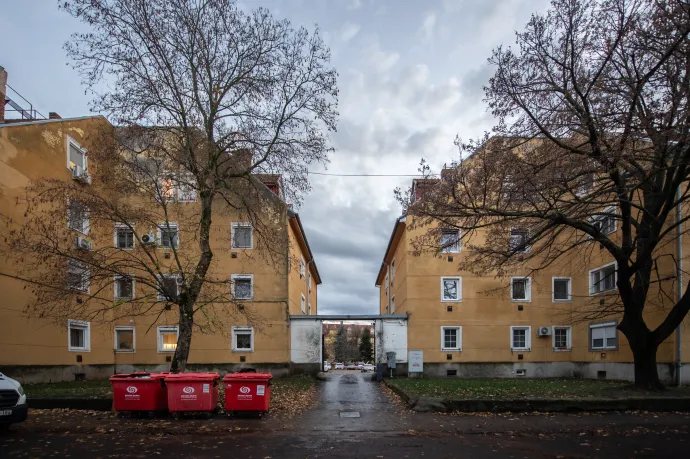 A pécsi MÁV-bérház napjainkban – Fotó: Bődey János / Telex