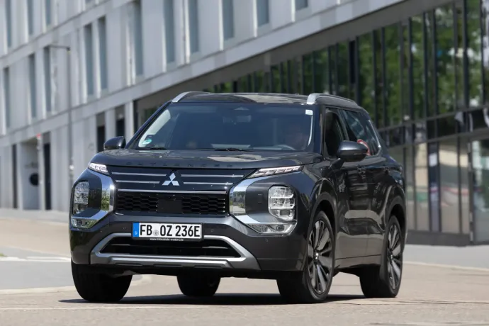 Életjel a Mitsubishitől: az új Outlander nemcsak praktikus, de vezetni is jó