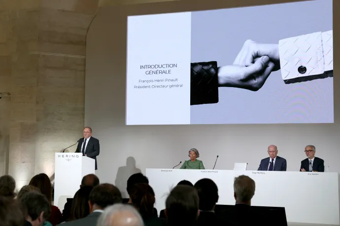 Francois-Henri Pinault, a Kering igazgatótanácsának elnöke beszél a csoport részvényeseinek 2025. szeptember 9-én, a cég közgyűlésén – Fotó: Thomas Samson / AFP