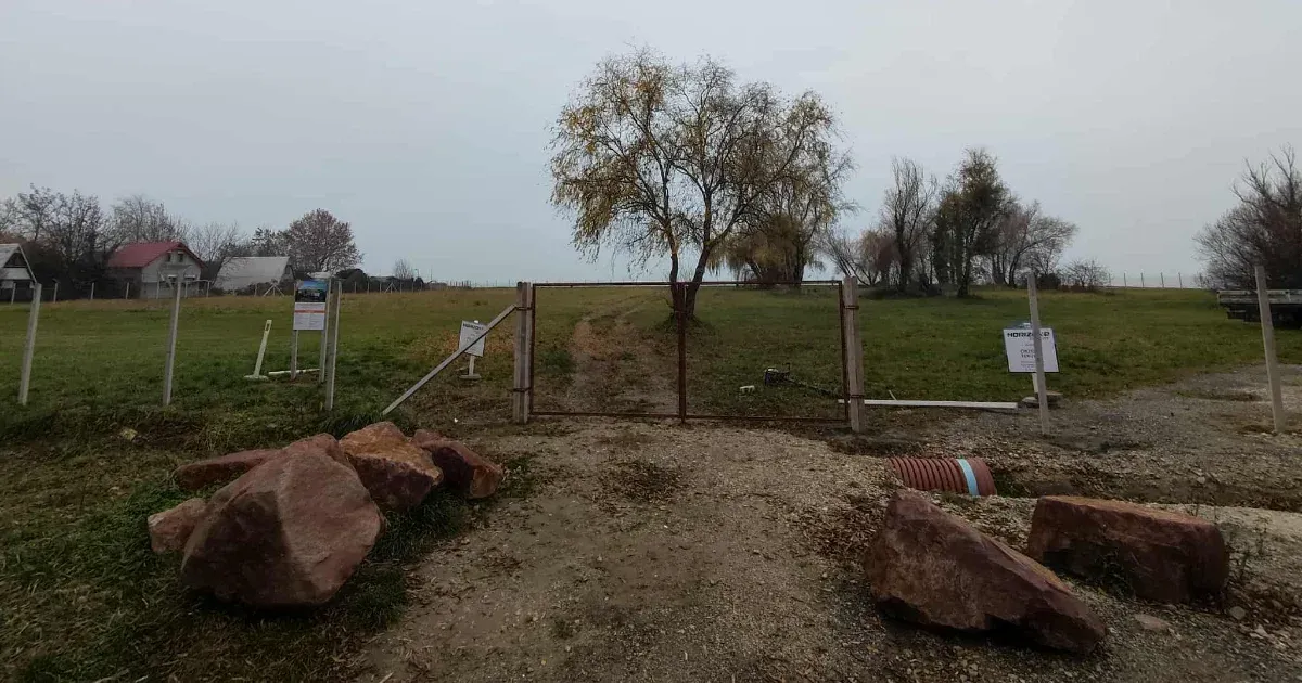 Fonyódon elkerítették a szabadstrandot, 99 lakásos lakópark épül helyette
