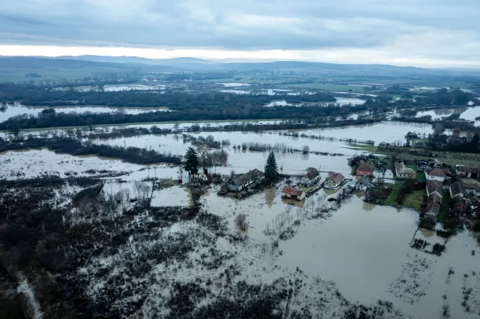 Utakat kellett lezárni Nógrádban áradás miatt