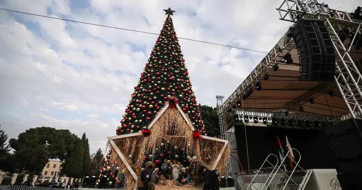 Két év után először állítottak karácsonyfát Betlehemben