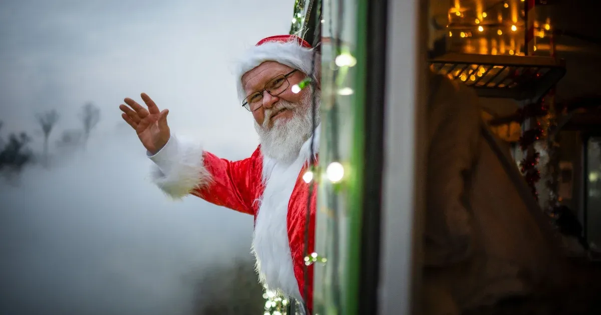 Hiába várták a tiszafüredi állomáson a gyerekek a MÁV fényvonatát, az még Poroszlón lerobbant