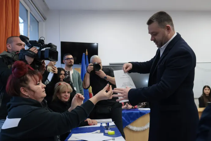 A PNL jelöltje, Ciprian Ciucu leadta voksát – Fotó: George Calin / Inquam Photos