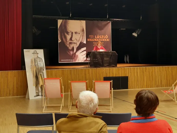 Eva eredetileg cseh, de Bécsben él, és évente visszajár felolvasni. Az akcentusa alapján sokan magyarnak gondolják – Fotó: Vincze Barbara / Telex