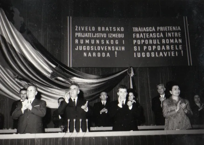 Nicolae Ceauşescu, Josip Broz Tito és más személyek a román–jugoszláv barátsági nagygyűlésen. Bukarest, 1966. április 22. – Fotó: IICMER