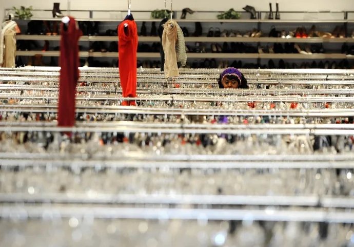 Használtruha-üzlet Denverben – Fotó: Rj Sangosti / The Denver Post / Getty Images