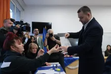 Bukaresti exit poll: a liberális Ciucu vezet, a PSD jelöltje a második