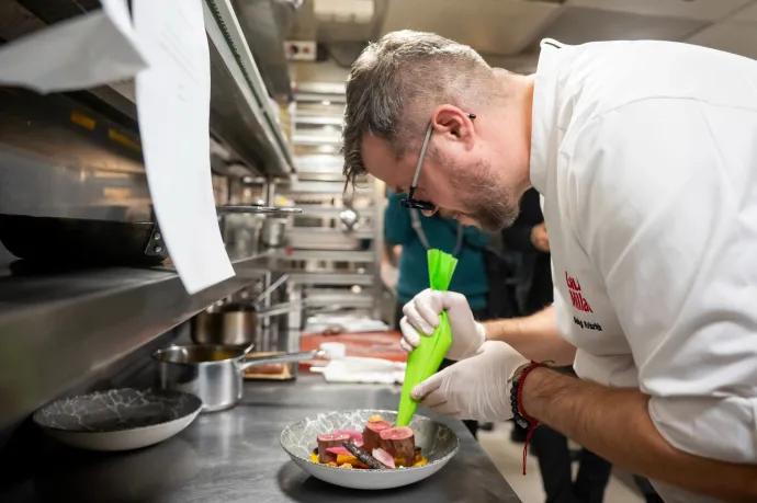 Négy év alatt közel kétszeresére drágult az éttermi étkezés