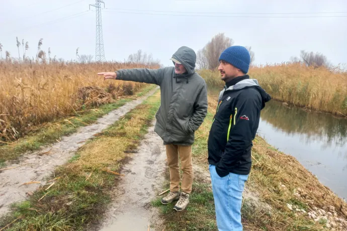 Pandur Gábor, Drágszél polgármestere és Farkas Mátyás, a WWF Magyarország éghajlatvédelmi szakértője – Fotó: Fehér János / Telex