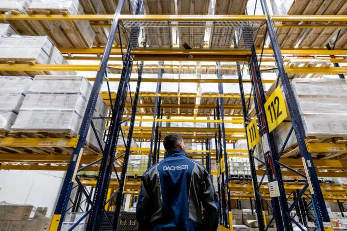 Ilyen egy veszélyes áruval teli Dachser-raktár működése belülről