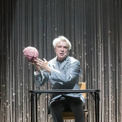 David Byrne Budapesten koncertezik 2026-ban