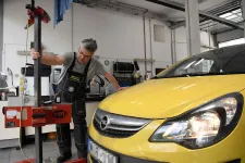 Úgy tűnik, mégsem kell majd évente műszaki vizsgáztatni a tíz évnél öregebb autókat