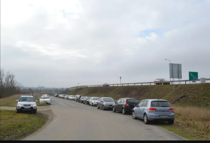 Another parking lot at the M85 Fertőrákos junction – Photo: Márta Nagy / Telex