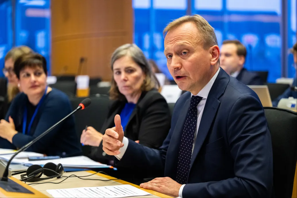 Bajban lehet a kormány több mint 6000 milliárdos hitelkérelme jogállamisági okokból