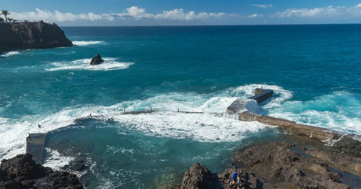 Négy turista meghalt Tenerifén, amikor egy természetes medencéből elsodorta őket az óceán