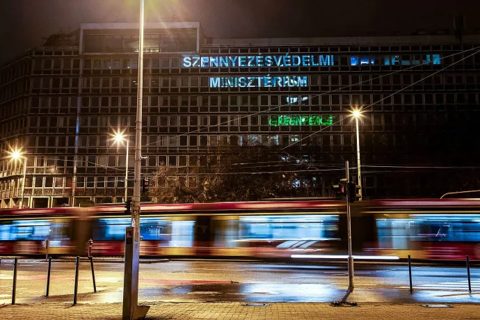 Greenpeace: Másfél hete törvénytelenül működik a Gödi Samsung-gyár