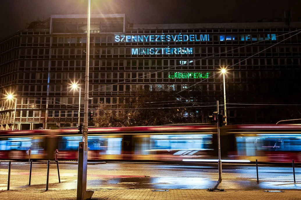 Greenpeace: Másfél hete törvénytelenül működik a Gödi Samsung-gyár – Forrás: Telex.hu