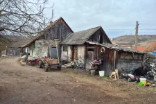 Egy üzenet változtatta meg az életét, székelyföldi mélyszegény romák támasza lett egy facebookozó anyuka