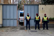 Sorra borulnak ki a csontvázak a Szőlő utcából, és nem a hatóság, hanem a nyilvánosság diktálja a tempót