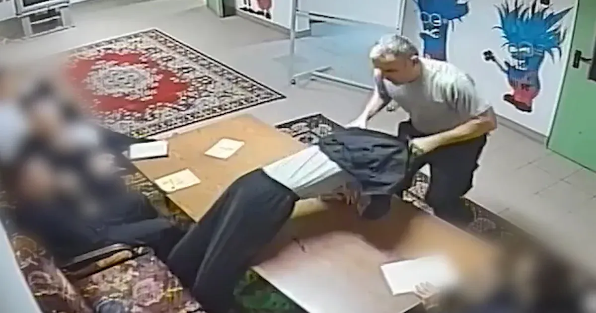 „A földön feküdtem magzatpózban összekuporogva, úgy rugdosott, ahogy ért” – brutális részletekkel tárul fel a Szőlő utcai ügy eddig eltitkolt oldala