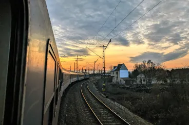 Meg lehet kerülni az országot 24 óra alatt tömegközlekedéssel?