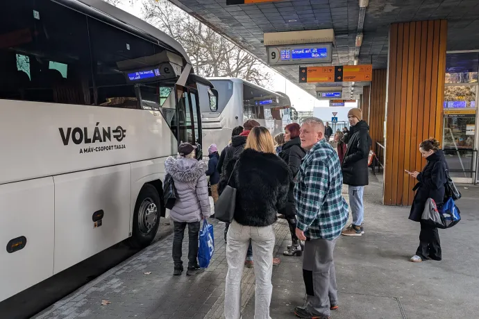 A Pécs–Szeged gyorsjárat indulása előtt – Fotó: Vidovenyecz Zsolt
