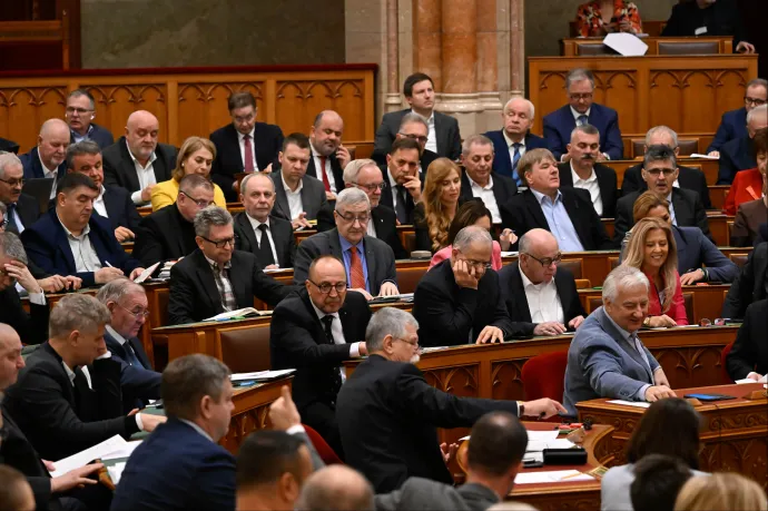 A 14. havi nyugdíj bevezetéséről és Sulyok Tamás megerősítéséről is döntött a parlament