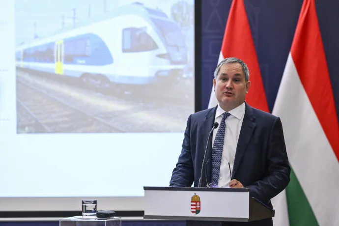 Nagy Márton nemzetgazdasági miniszter sajtótájékoztatót tart a reptéri gyorsvasút megépítéséről, a Nemzetgazdasági Minisztériumban, 2025. június 3-án – Purger Tamás / MTI