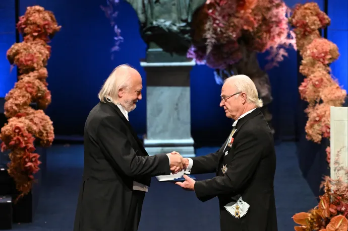 Krasznahorkai László átvette az irodalmi Nobel-díjat