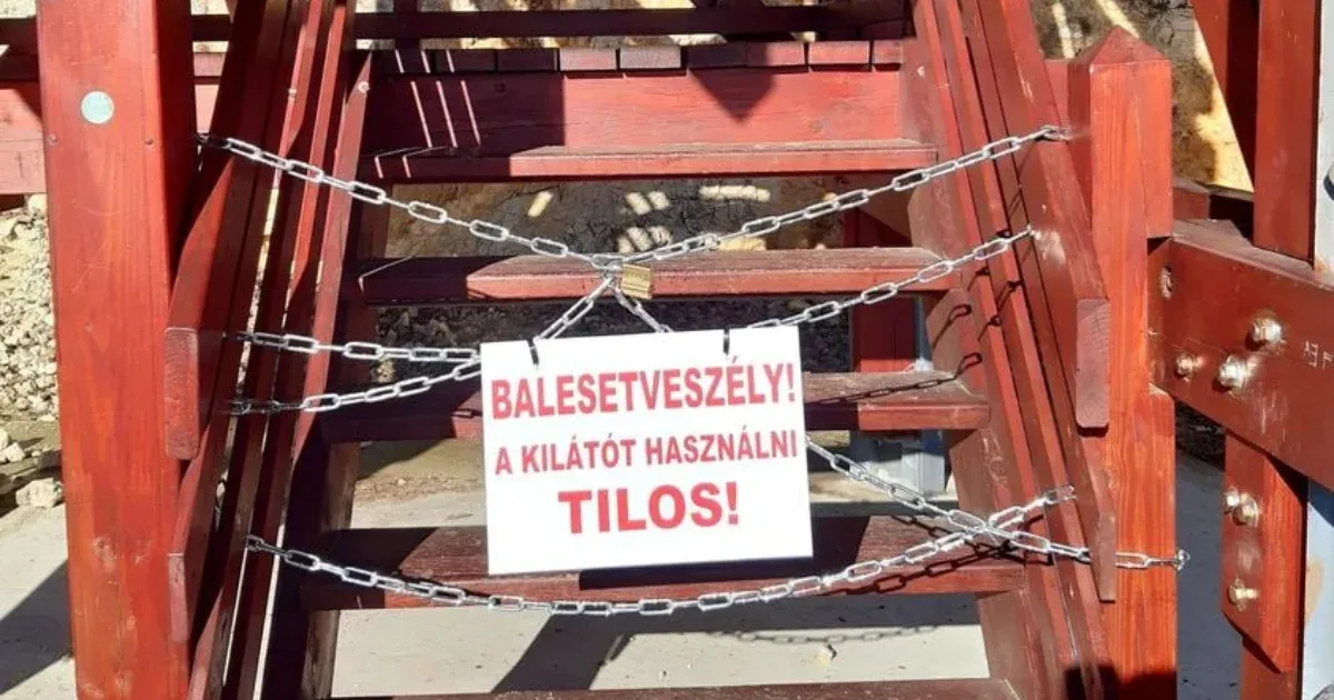 Jöttek az uniós milliók, sorra épültek a fakilátók, mostanra a nagy részük menthetetlen