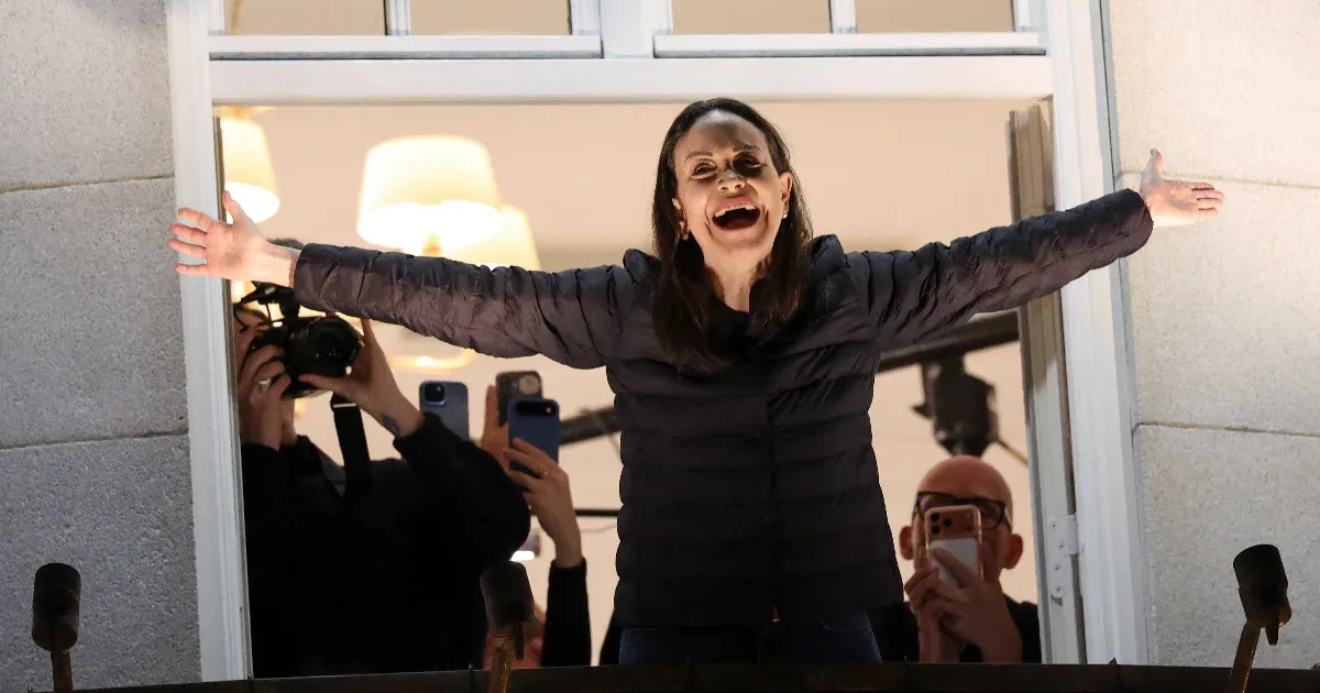 Álruhában és parókában jutott ki Venezuelából a Nobel-békedíjas María Corina Machado