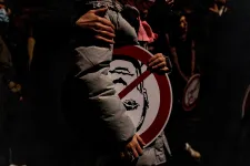 Csak egy hajszállal utálják jobban a magyarok Putyint, mint Zelenszkijt